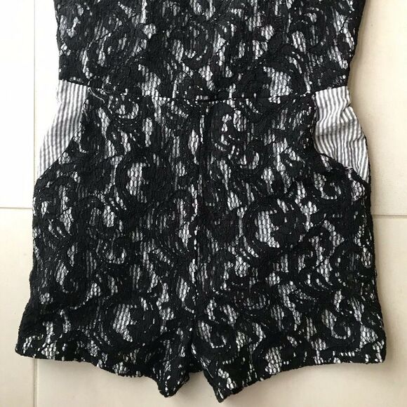 Dress Forum Stripe Seersucker Lace Romper - Picture 3 of 8